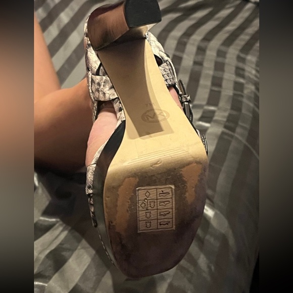 Michael Kors Josephine platform heels - Picture 2 of 4